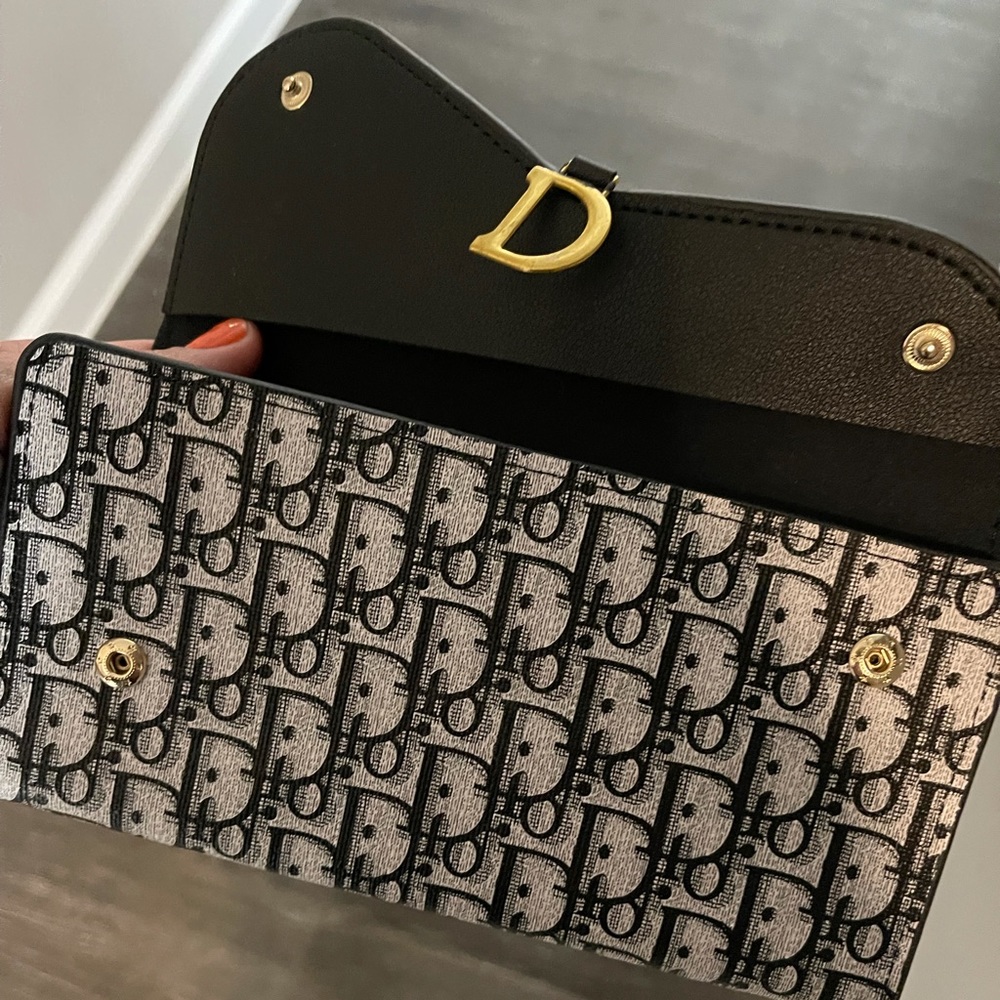 DIOR women’s wallet